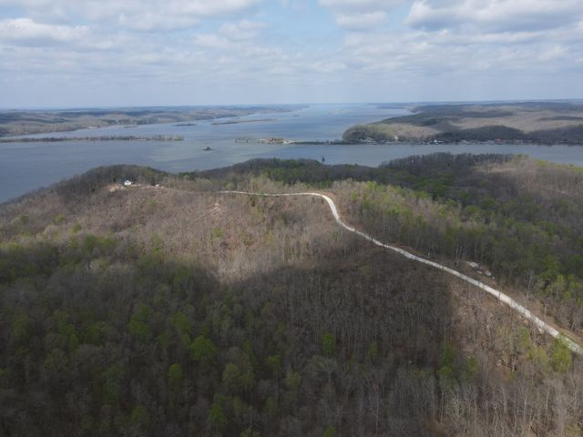18 Lake Ridge Dr, Stewart, TN 37175