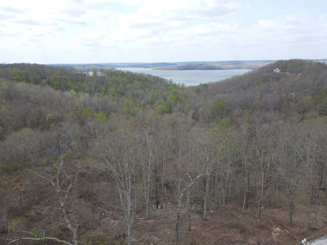 18 Lake Ridge Dr, Stewart, TN 37175