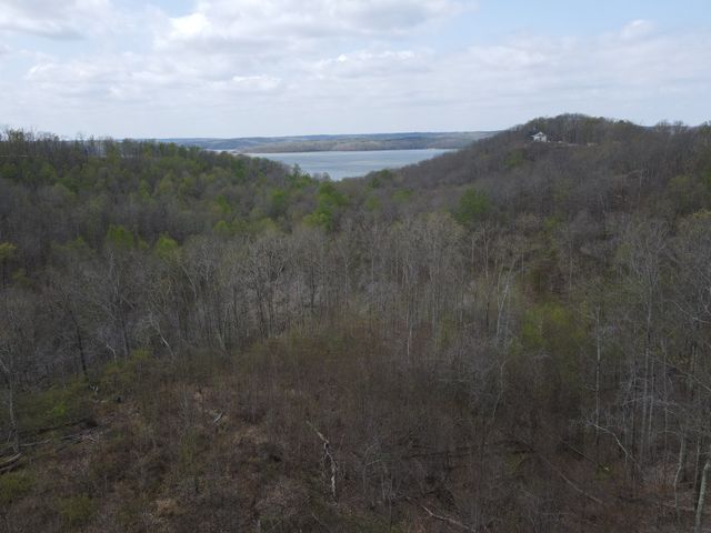 18 Lake Ridge Dr, Stewart, TN 37175