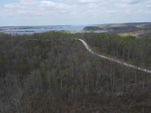 18 Lake Ridge Dr, Stewart, TN 37175