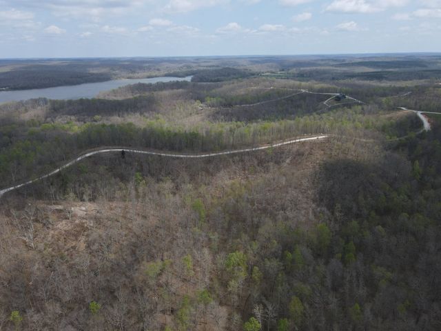 18 Lake Ridge Dr, Stewart, TN 37175