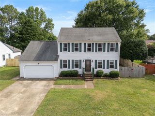 813 Kemp Meadow DR, Chesapeake, VA 23320