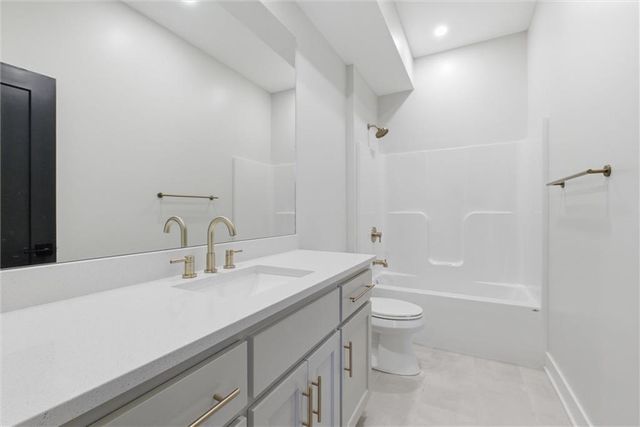 622 Lake Viking Terrace, Gallatin, MO 64640