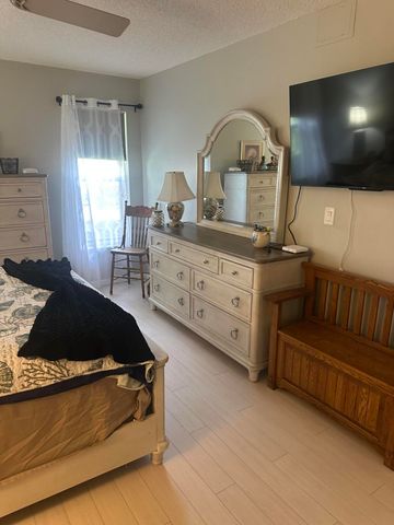 7648 SE Sugar Sand Circle, Hobe Sound, FL 33455
