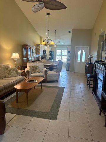 7648 SE Sugar Sand Circle, Hobe Sound, FL 33455