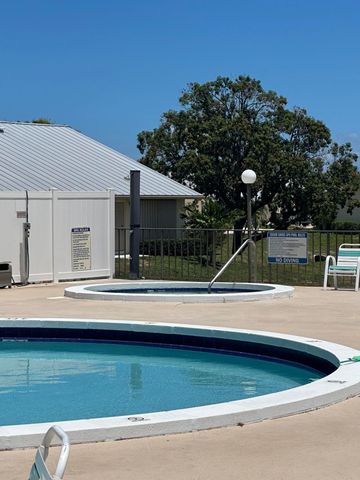 7648 SE Sugar Sand Circle, Hobe Sound, FL 33455