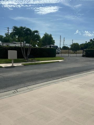 7648 SE Sugar Sand Circle, Hobe Sound, FL 33455