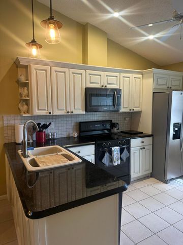 7648 SE Sugar Sand Circle, Hobe Sound, FL 33455