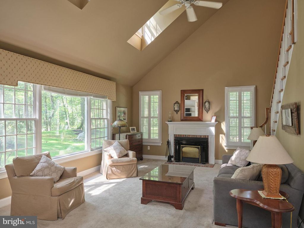 6950 UPPER YORK RD, New Hope, PA 18938