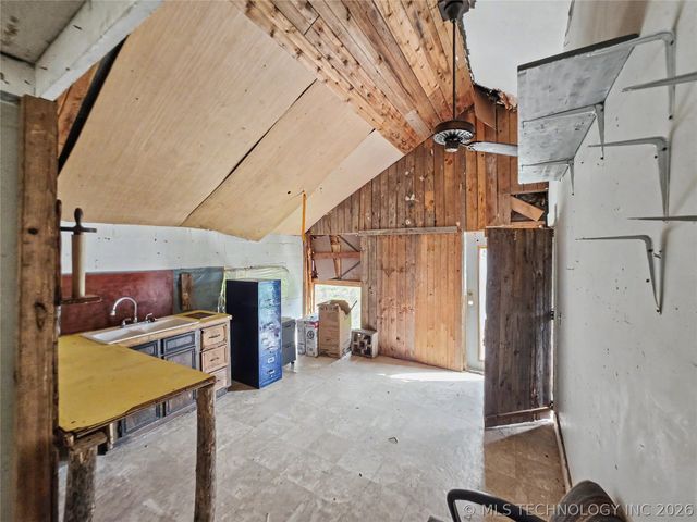 20544 E Whipperwill Road, Tahlequah, OK 74464