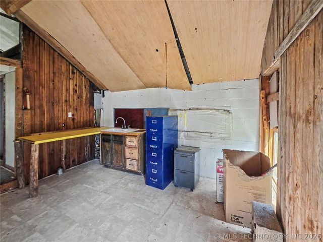 20544 E Whipperwill Road, Tahlequah, OK 74464