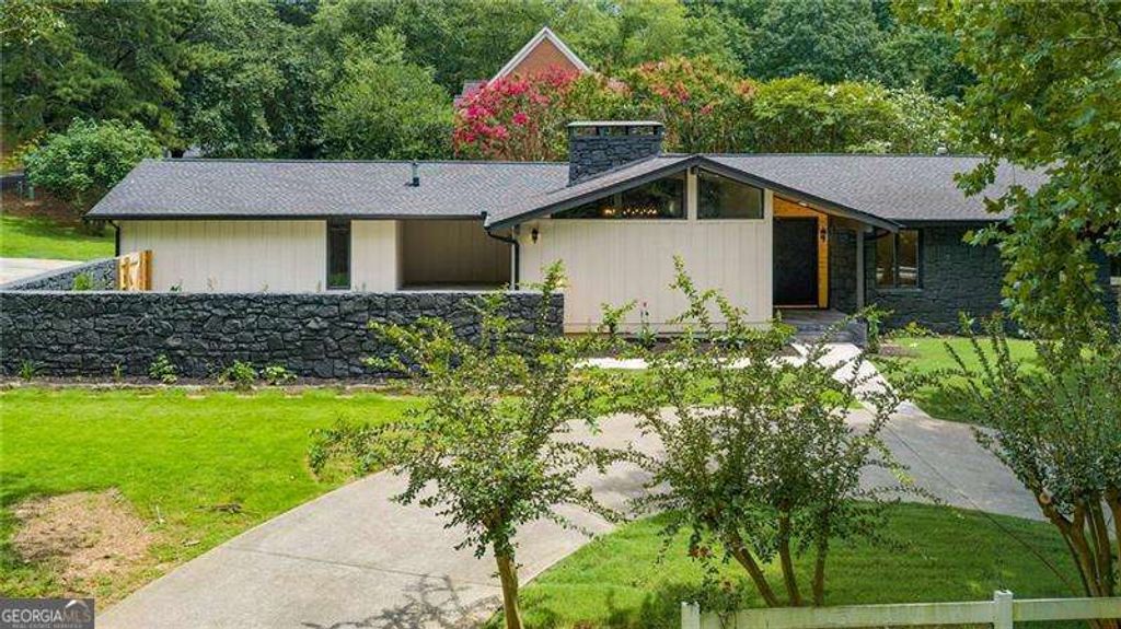5435 High Point Road, Sandy Springs, GA 30342