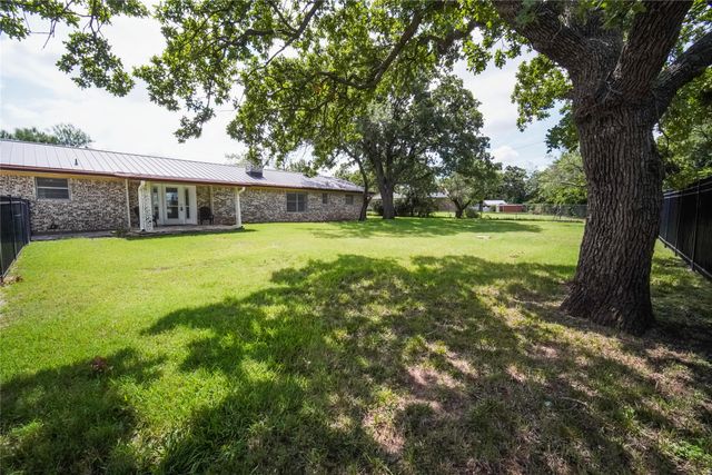 281 Oak Ridge Street, Jacksboro, TX 76458