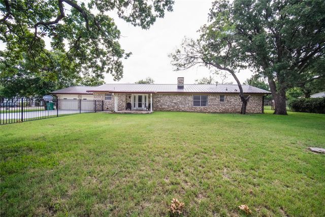 281 Oak Ridge Street, Jacksboro, TX 76458