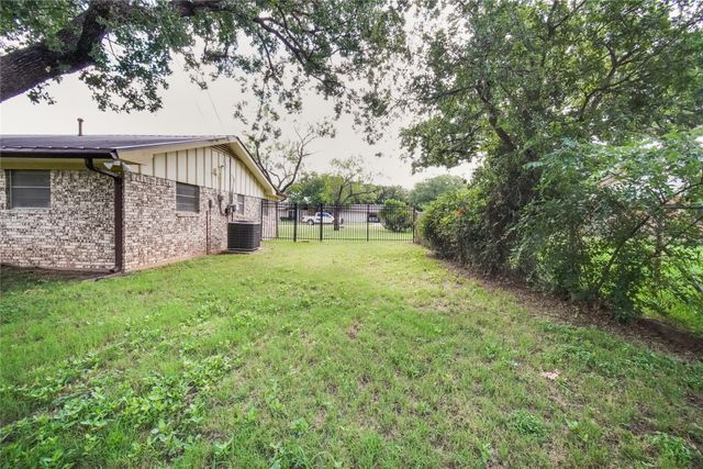 281 Oak Ridge Street, Jacksboro, TX 76458