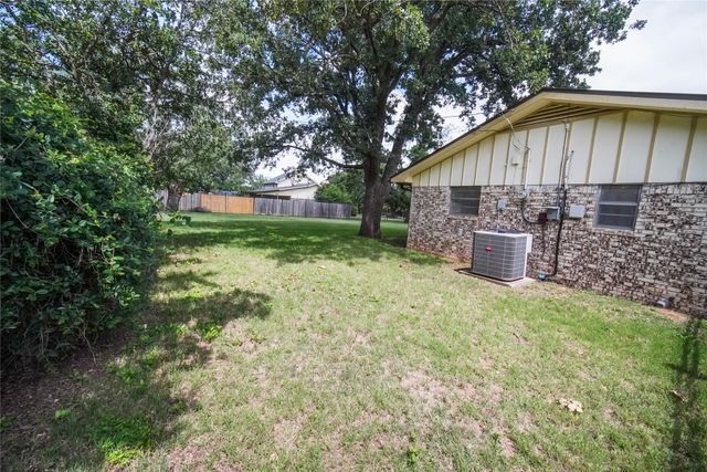 281 Oak Ridge Street, Jacksboro, TX 76458