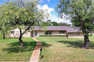 281 Oak Ridge Street, Jacksboro, TX 76458