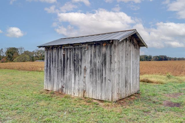 195 Dews Road, Hurt, VA 24563