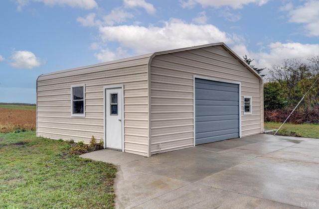 195 Dews Road, Hurt, VA 24563