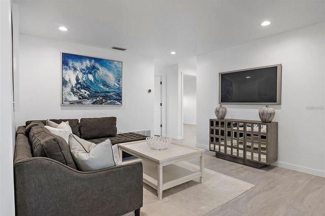 1984 KANSAS AVENUE NE, St Petersburg, FL 33703