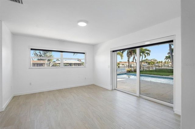 1984 KANSAS AVENUE NE, St Petersburg, FL 33703