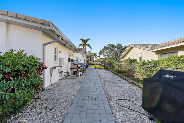 1984 KANSAS AVENUE NE, St Petersburg, FL 33703