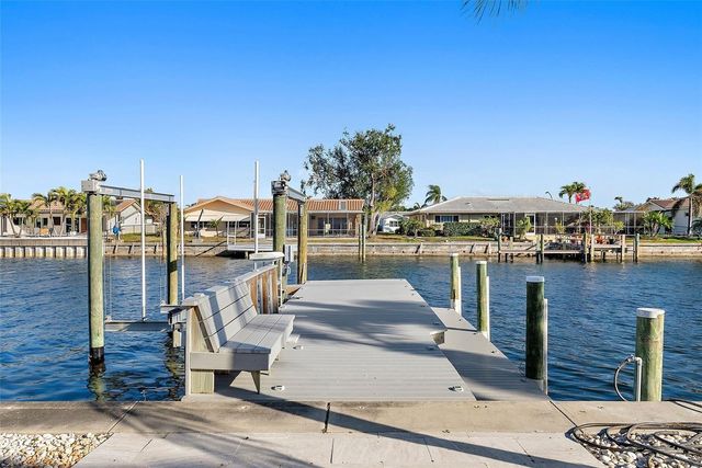 1984 KANSAS AVENUE NE, St Petersburg, FL 33703