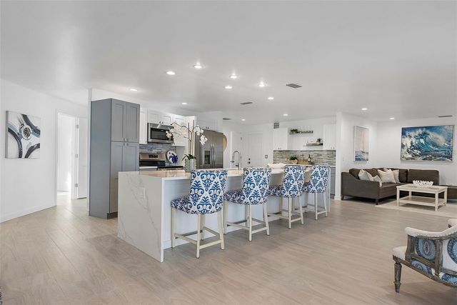 1984 KANSAS AVENUE NE, St Petersburg, FL 33703