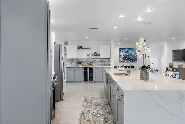 1984 KANSAS AVENUE NE, St Petersburg, FL 33703