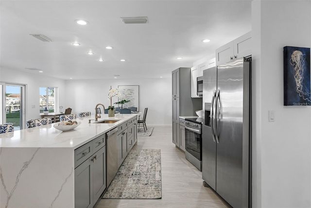 1984 KANSAS AVENUE NE, St Petersburg, FL 33703