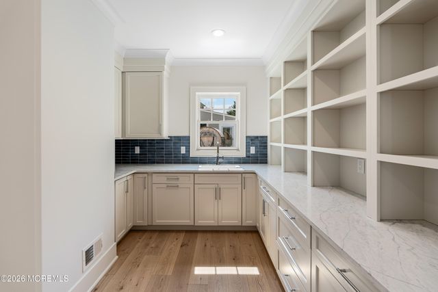 94 Park Avenue, Fair Haven, NJ 07704