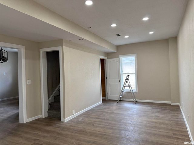 2104 PERSHING Boulevard, Clinton, IA 52732