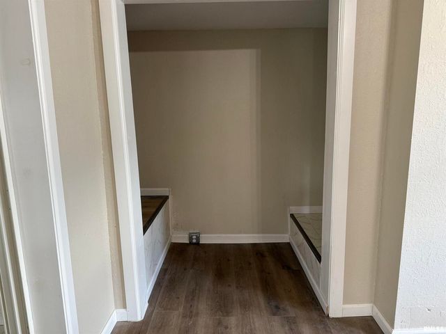 2104 PERSHING Boulevard, Clinton, IA 52732