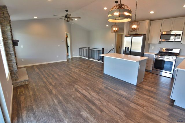 602 COPPERFIELD DR, Rapid City, SD 57703