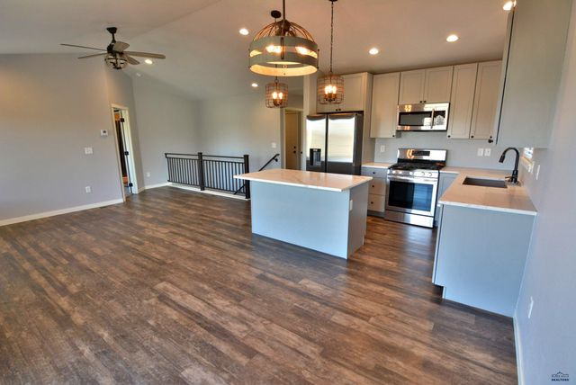 602 COPPERFIELD DR, Rapid City, SD 57703
