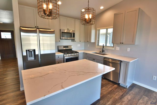 602 COPPERFIELD DR, Rapid City, SD 57703