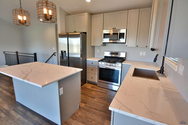 602 COPPERFIELD DR, Rapid City, SD 57703