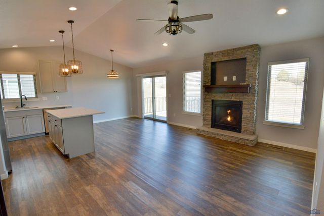 602 COPPERFIELD DR, Rapid City, SD 57703