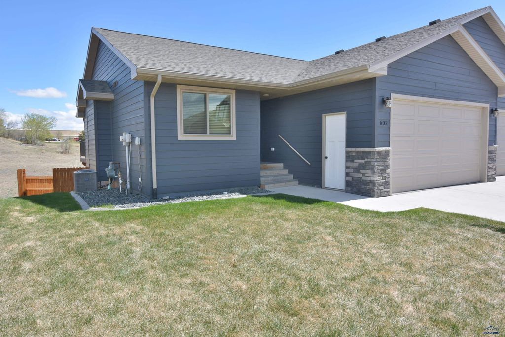 602 COPPERFIELD DR, Rapid City, SD 57703