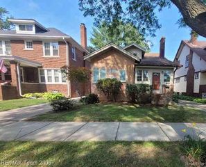 1032 Beaconsfield Avenue, Grosse Pointe Park, MI 48230