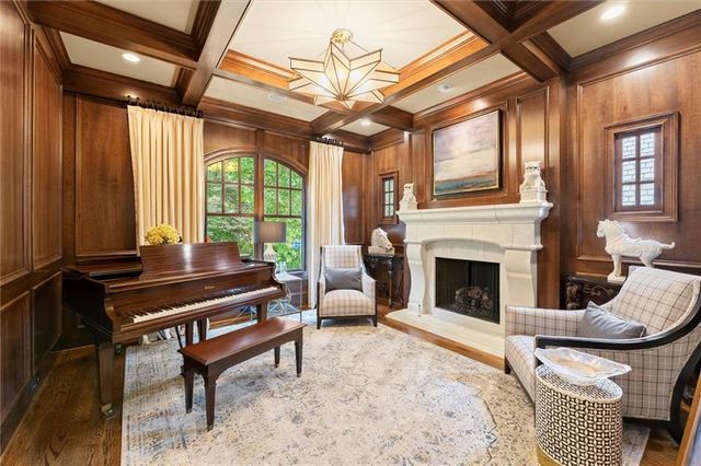542 Hillside Drive NW, Atlanta, GA 30342