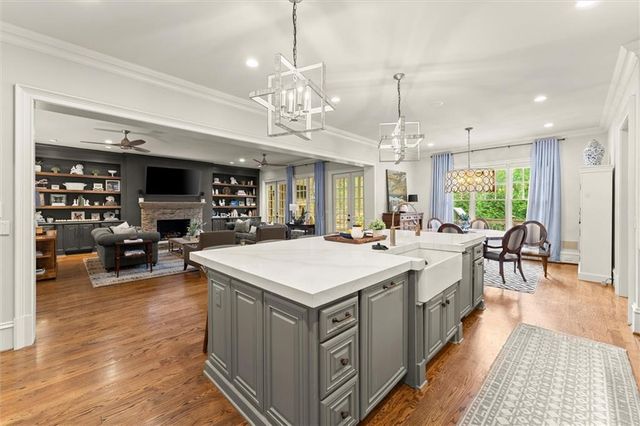 542 Hillside Drive NW, Atlanta, GA 30342