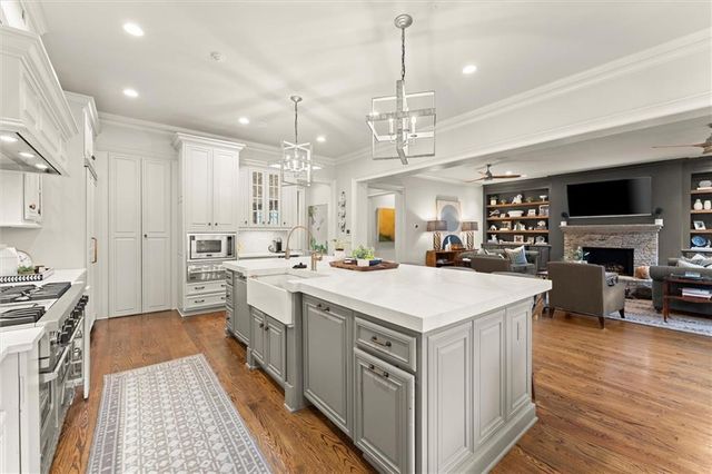 542 Hillside Drive NW, Atlanta, GA 30342