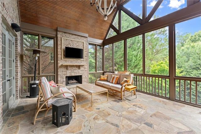 542 Hillside Drive NW, Atlanta, GA 30342