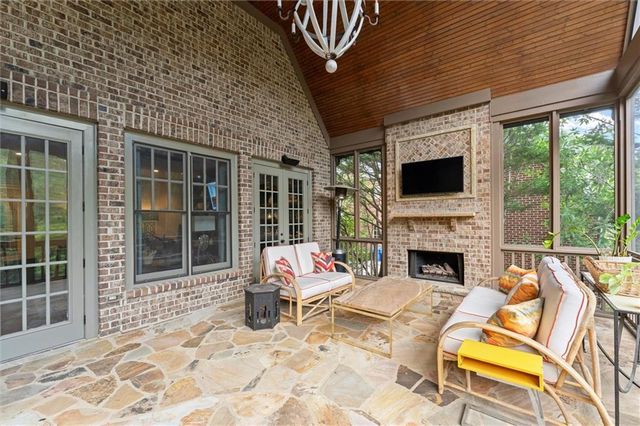542 Hillside Drive NW, Atlanta, GA 30342