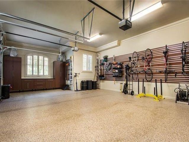542 Hillside Drive NW, Atlanta, GA 30342