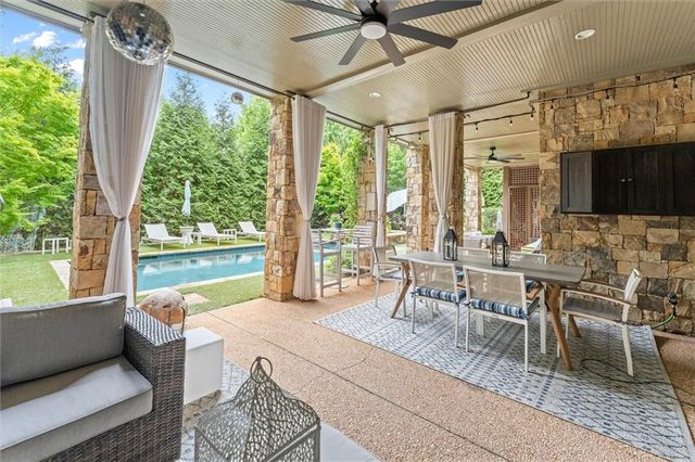 542 Hillside Drive NW, Atlanta, GA 30342