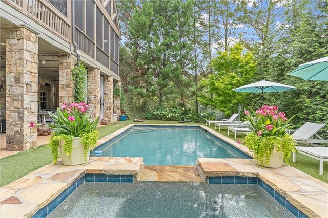 542 Hillside Drive NW, Atlanta, GA 30342