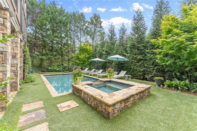 542 Hillside Drive NW, Atlanta, GA 30342