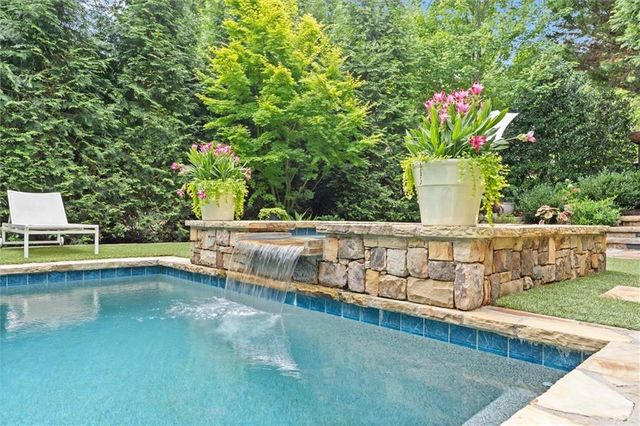 542 Hillside Drive NW, Atlanta, GA 30342